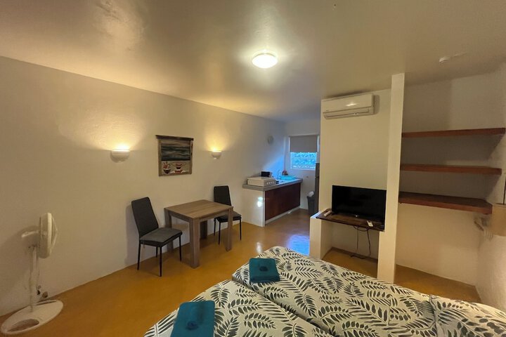 Room 2 of 33