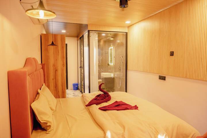 Room 25 of 58
