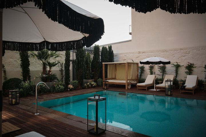 Pool 103 of 158