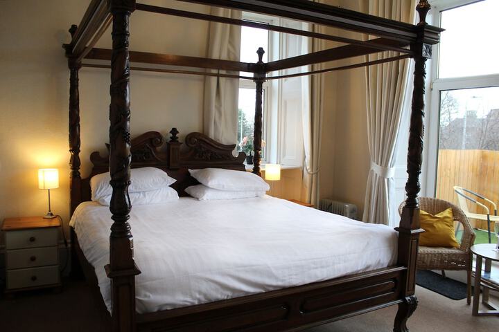 Room 10 of 15