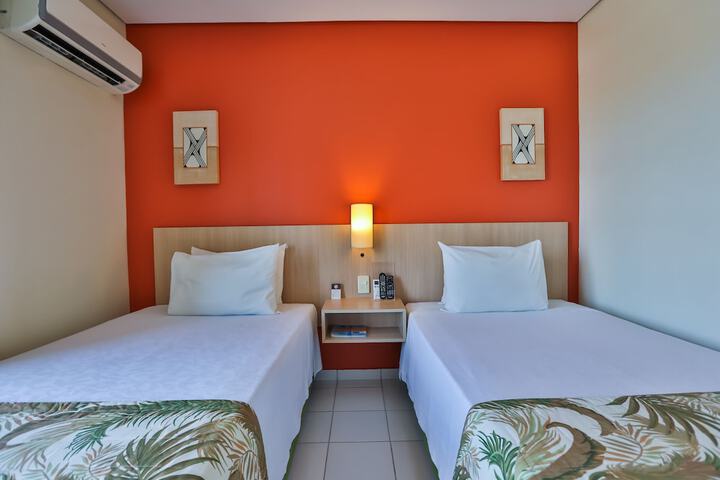 Room 16 of 38