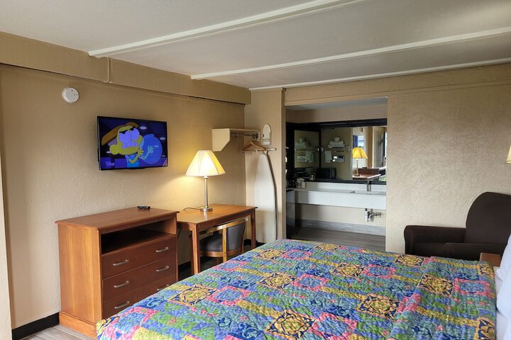 1 King Bed (13 of 13)