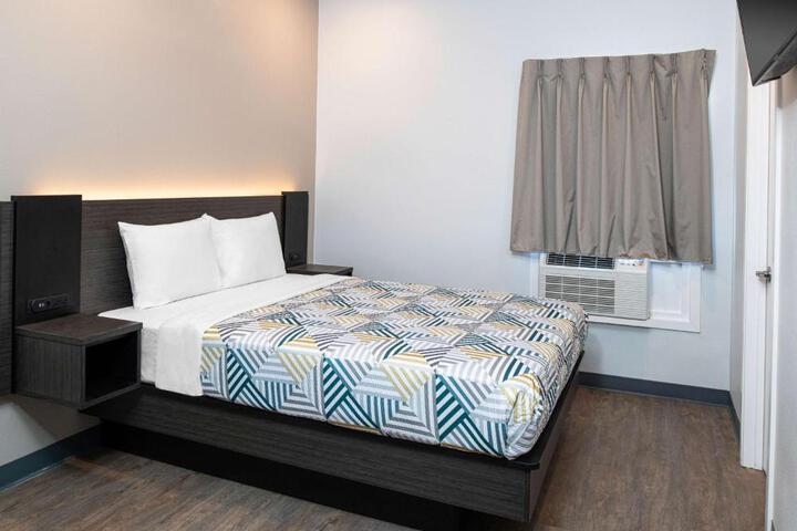 Standard Room, King or Two Doubles (5 of 6)