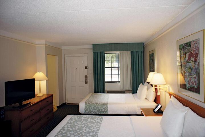 2 Double Beds (1 of 9)