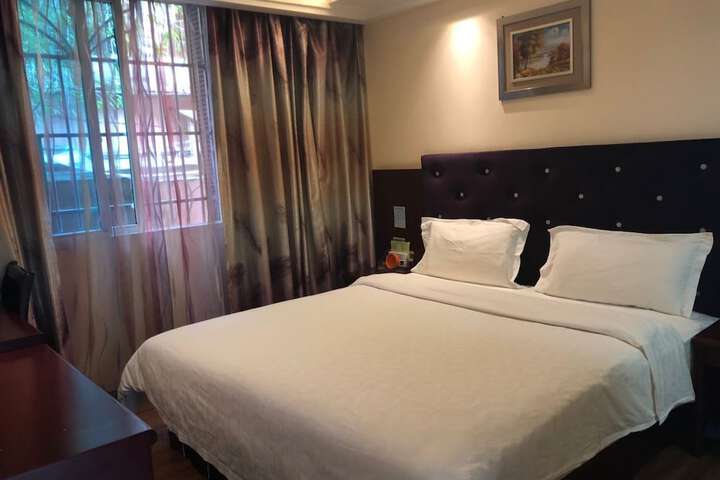 Room 7 of 9