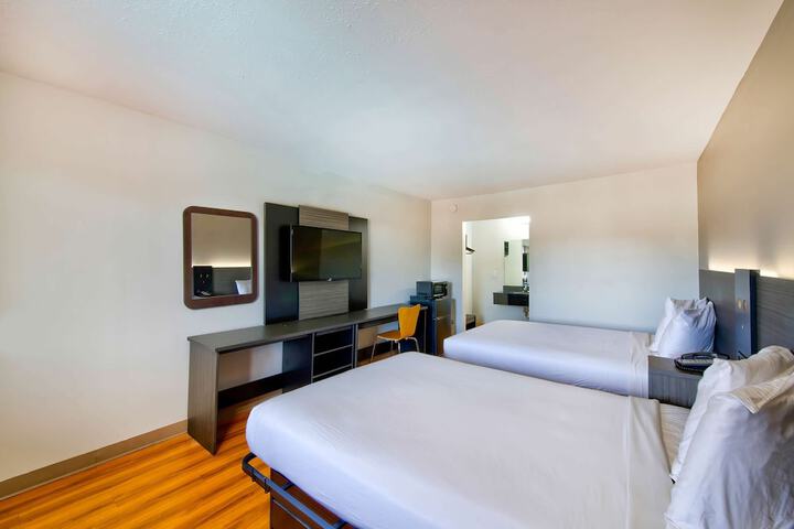 2 Double Beds (4 of 8)