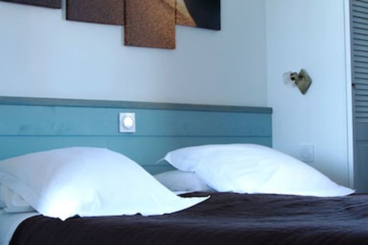 Room 2 of 33