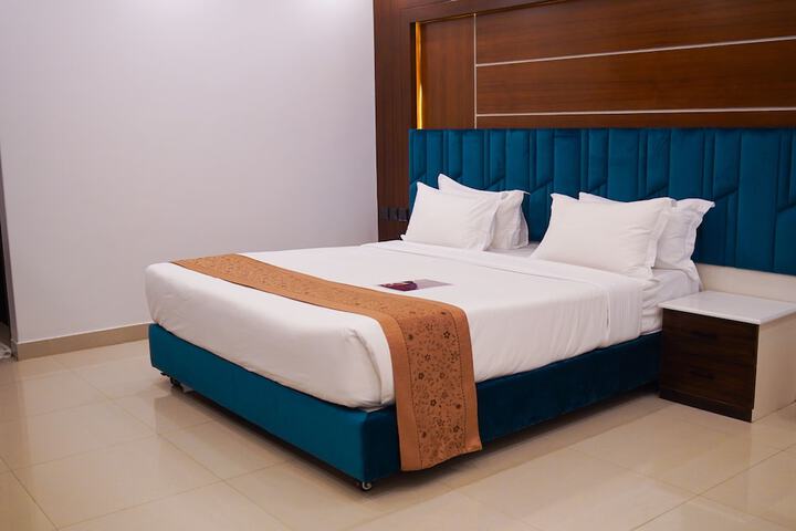 Room 4 of 76