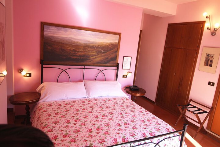 Room 42 of 100