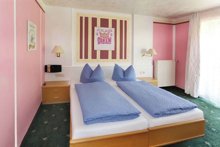 Room 8 of 20