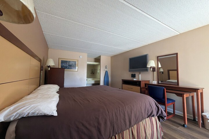 Room 15 of 38