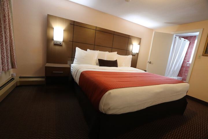 1 King Bed (4 of 14)