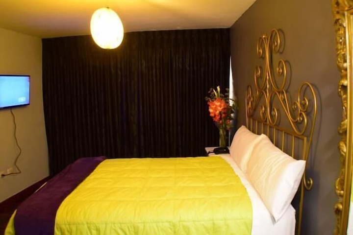 Room 18 of 28