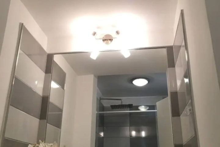 Room 5 of 10