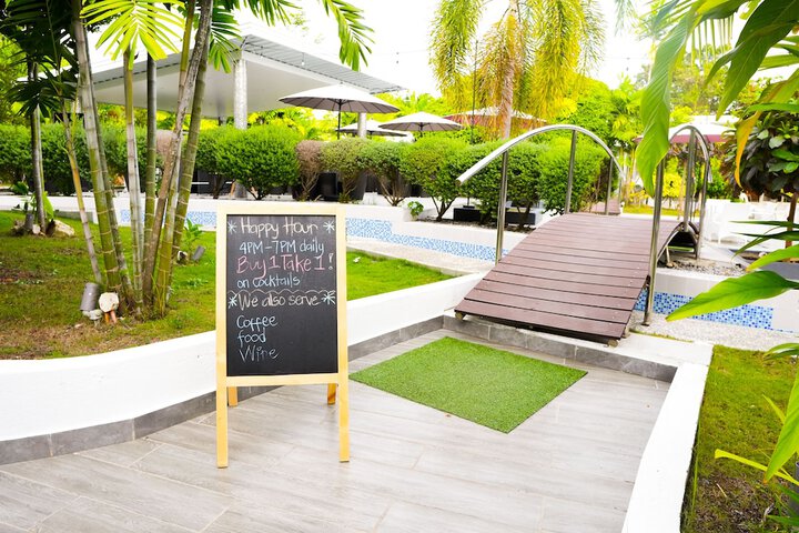 Hotel Exterior 84 of 90