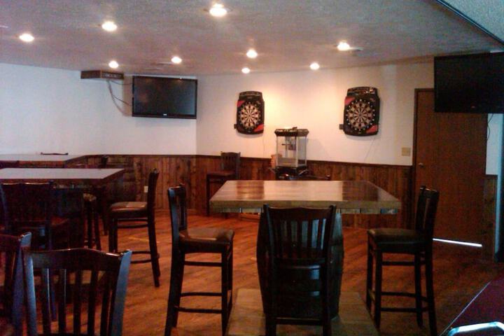 Lounge 33 of 38