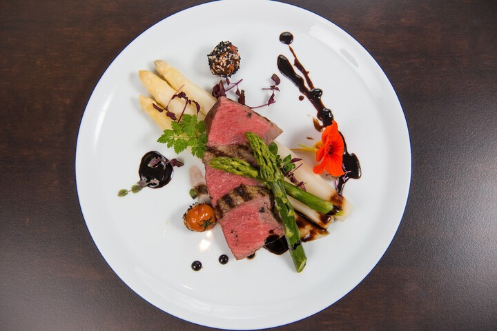 Dining 26 of 39