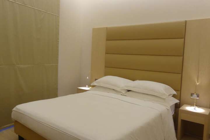 Room 15 of 68