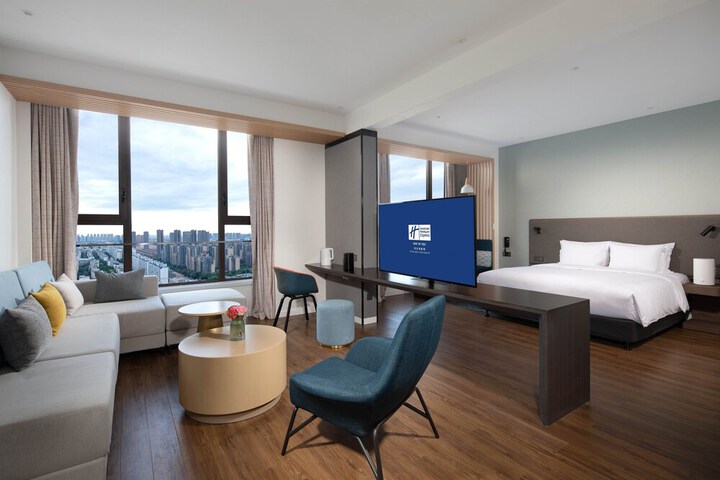 Room 6 of 46