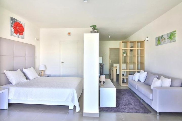 Room 2 of 7