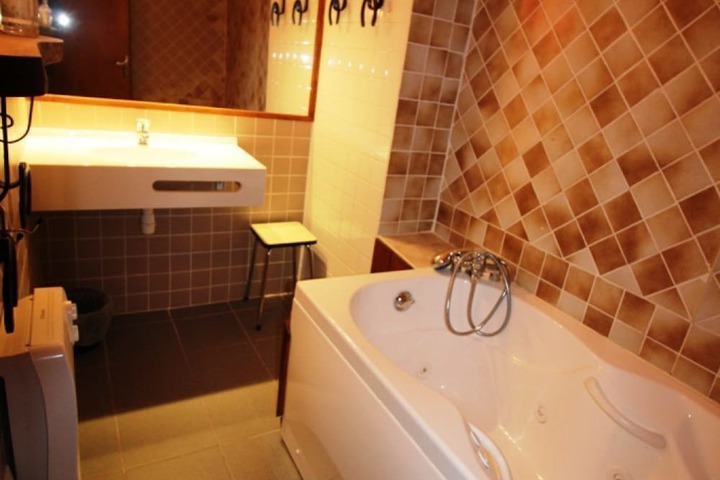 Room 18 of 46