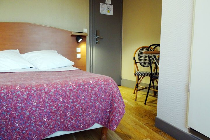 Room 8 of 34