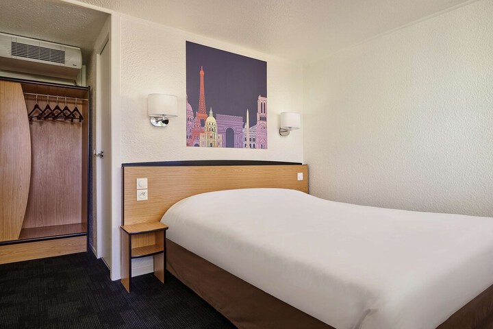 Room 3 of 31