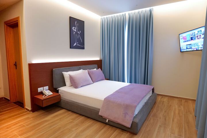 Room 25 of 104
