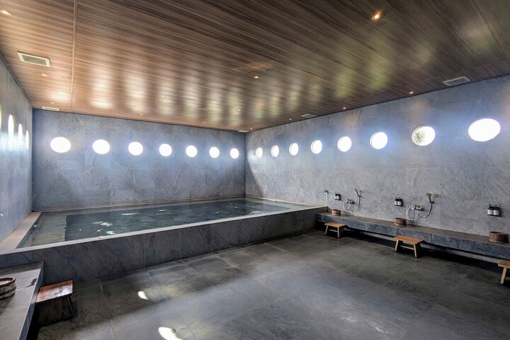 Room 50 of 71