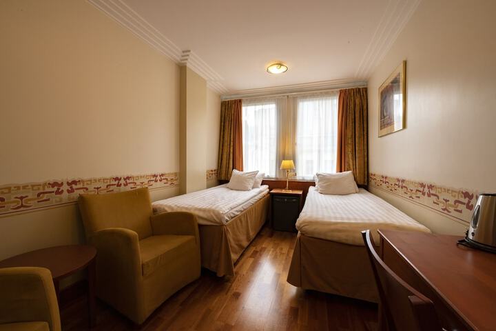 Room 35 of 69