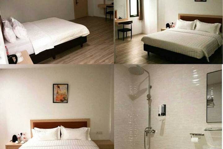 Room 4 of 12
