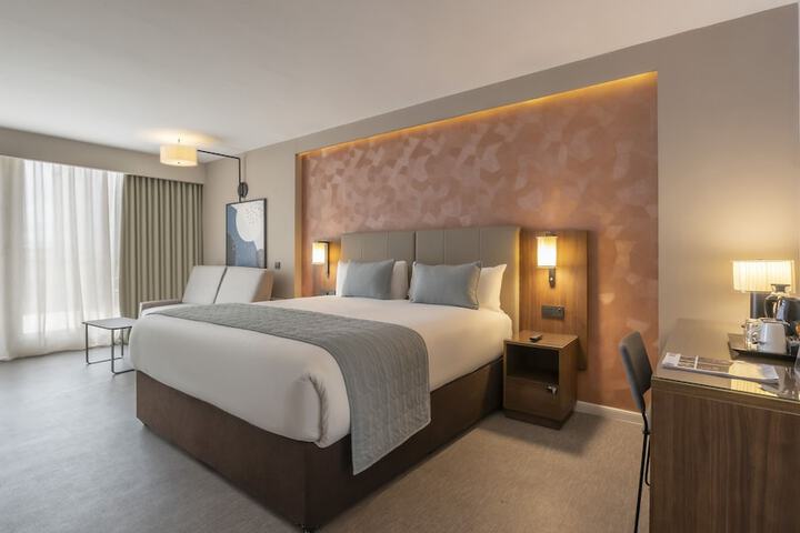 Room 32 of 86