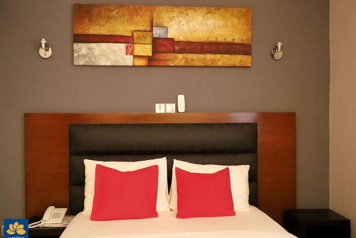 Room 9 of 34