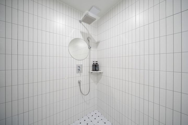 Room 61 of 83
