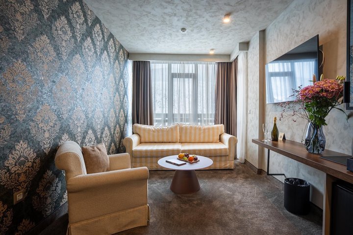 Room 53 of 254