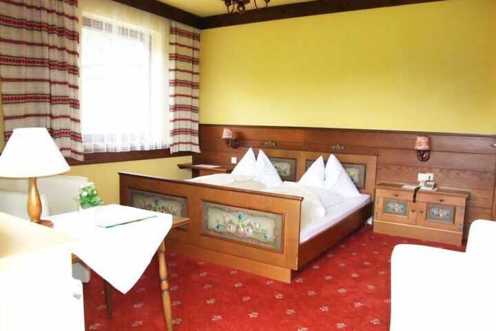 Room 8 of 65