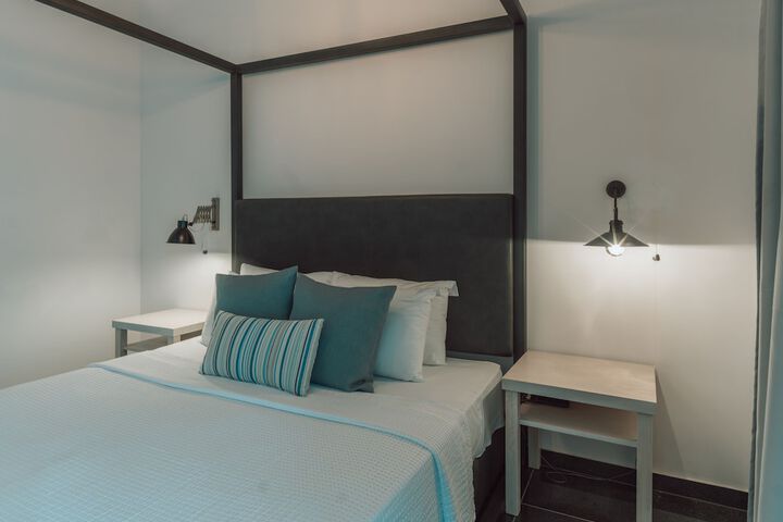 Room 13 of 102