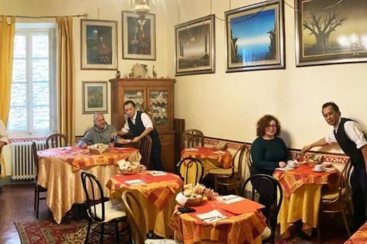 Dining 17 of 35