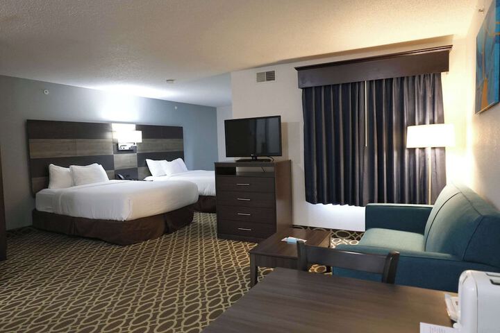 1 Queen Bed Efficiency Suite (27 of 54)