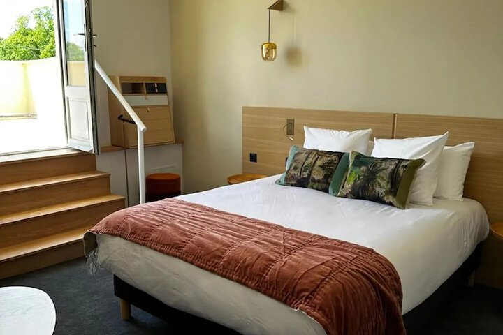 Room 6 of 109