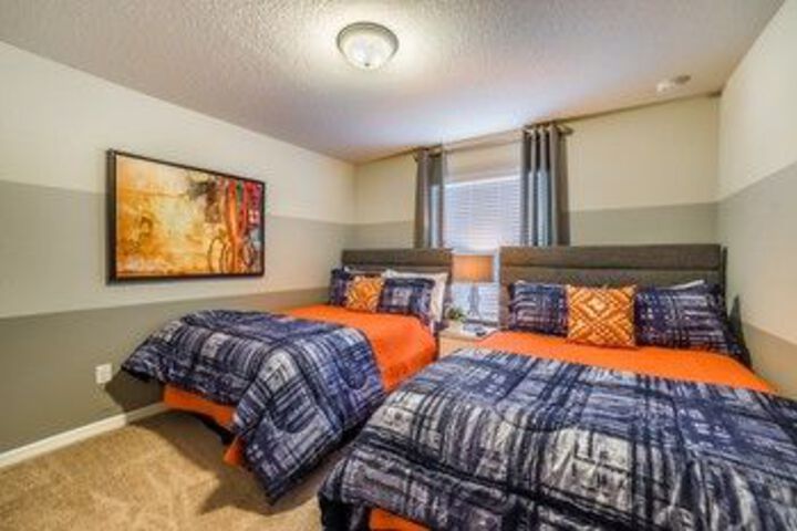 Room 11 of 32