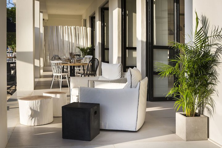 Entrance & Lobby