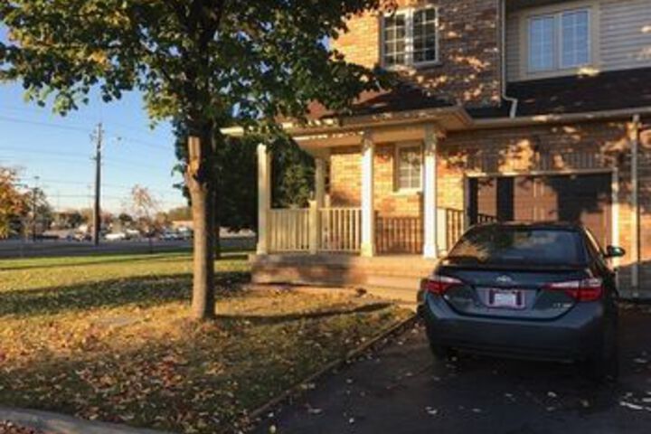QuickStay - House by The Lake (3Bdrm Near Go Station)