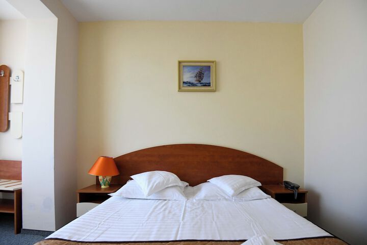 Room 5 of 28