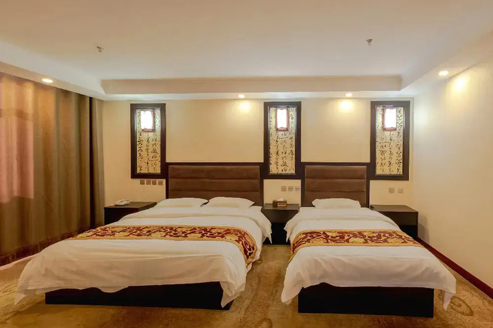 Yanlong Hongshun Hotel