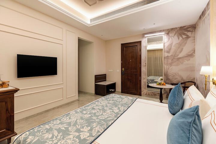 Room 15 of 74