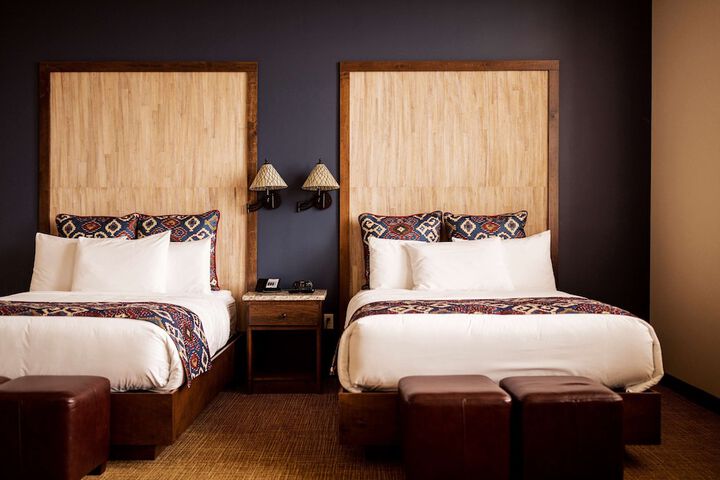 1 Queen Bed (19 of 25)