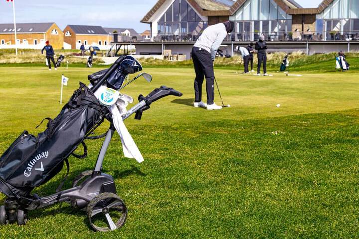 Golf 16 of 52