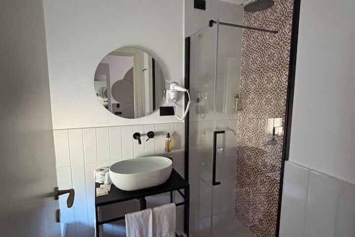 Room 6 of 48
