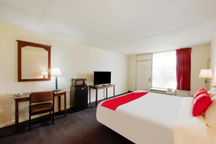1 King Bed (9 of 9)